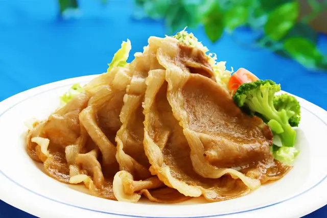 人気メニューの「太平山豚しょうが焼き定食」は必食