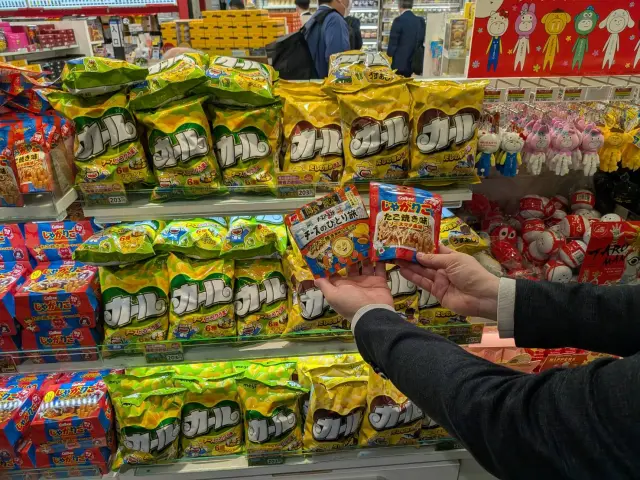 集結關西經典伴手禮的零食區