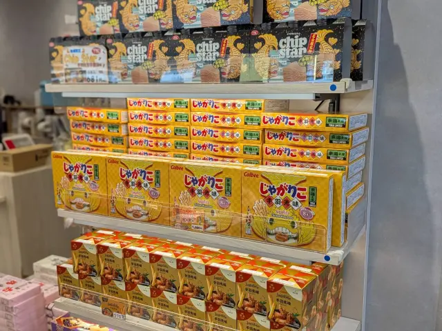 A notable corner with Tokai-region-exclusive snacks