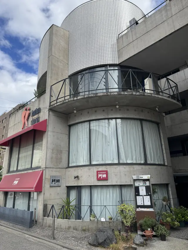 松山市の中心部に位置する名店