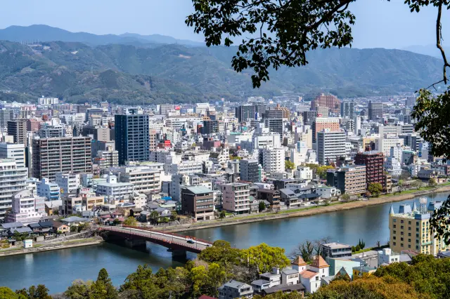 日中も開放感たっぷりの景観が広がる