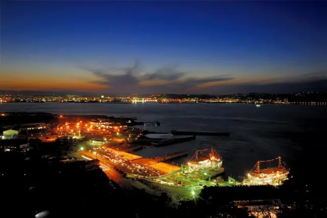 夜は眼下に広がる夜景を楽しむことができる
