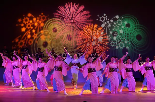趣向を凝らしたステージ踊り