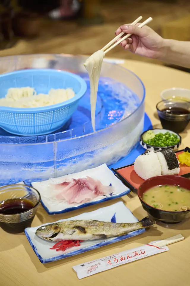 地元名物とそうめん流しが楽しめる