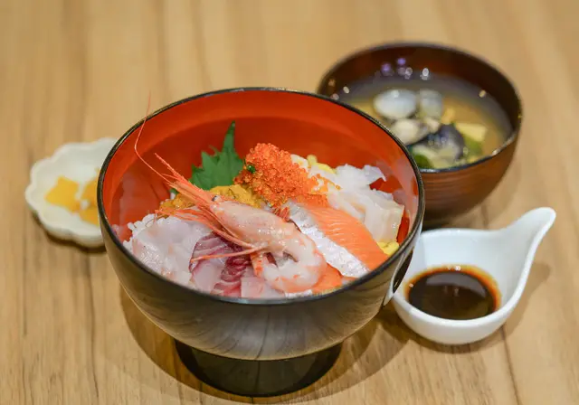館内には多彩なグルメが集結