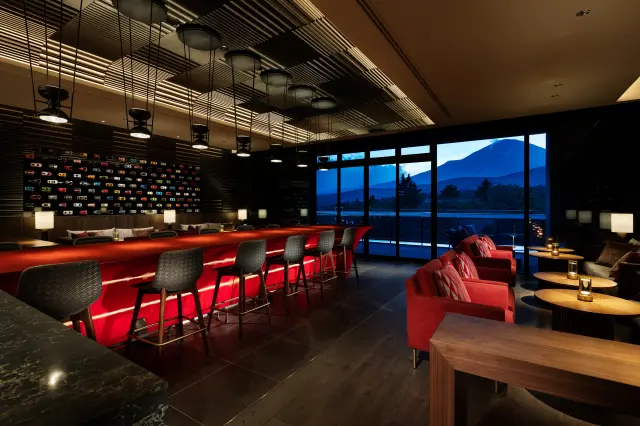 隠れ家のような雰囲気の「BAR 4563」