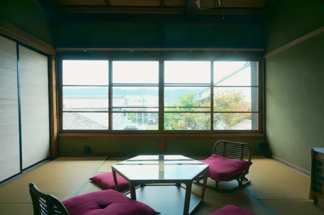 部屋ごとに異なるインテリアにも注目
