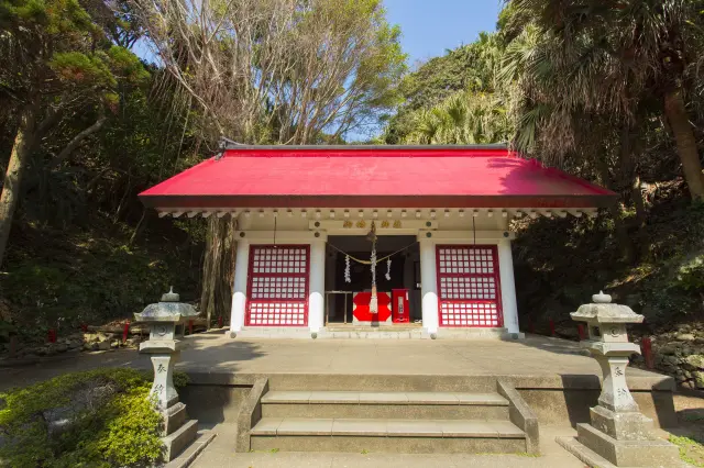縁結びで知られる「御崎神社」