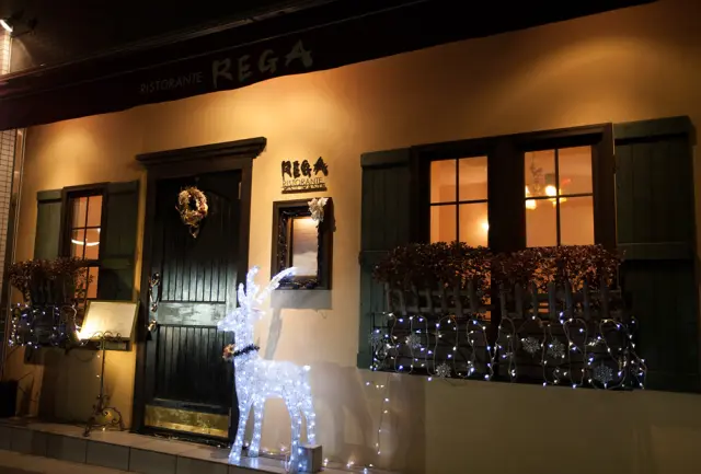 イタリアの街角のような外観
