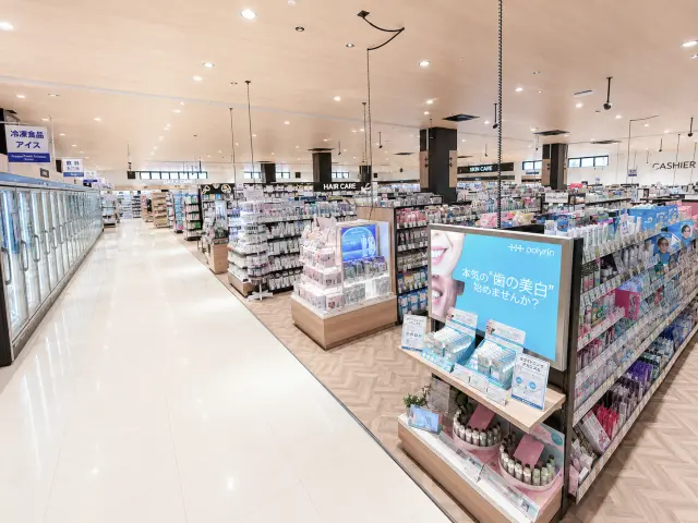 通路幅が広く買い物しやすい店内