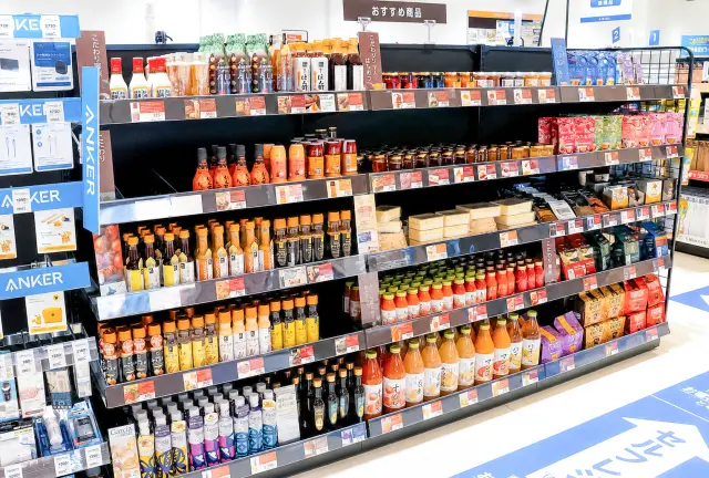 特別なお土産にぴったりな北海道産の食品なども豊富