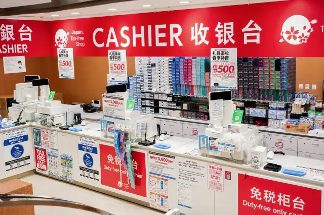 免税レジでは、多言語対応が可能でお会計と同時に免税手続きもできるので便利