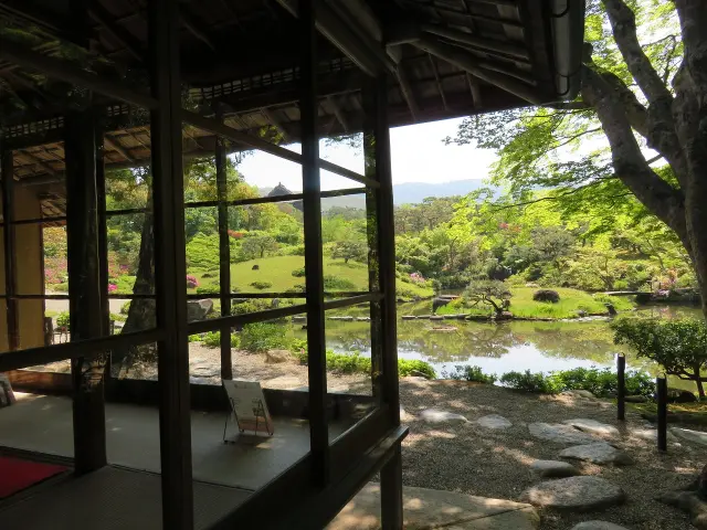 「氷心亭」では抹茶なども味わうことができる