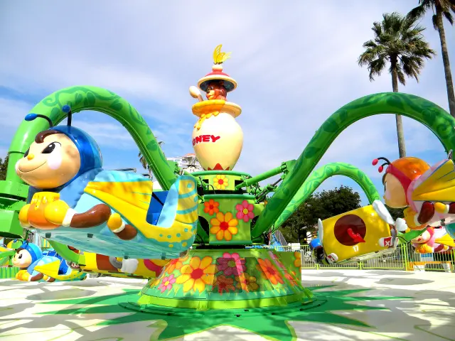 小さな子どもも楽しめるアトラクションが揃う遊園地エリア