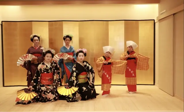 毎週水曜には日本舞踊のおもてなしあり