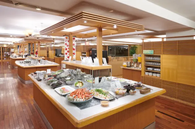 ビュッフェスタイルのレストラン「山もみじ」