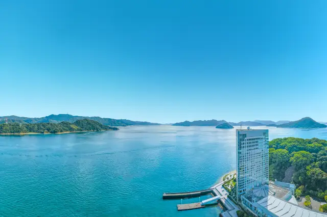 海と緑を望む好ロケーション