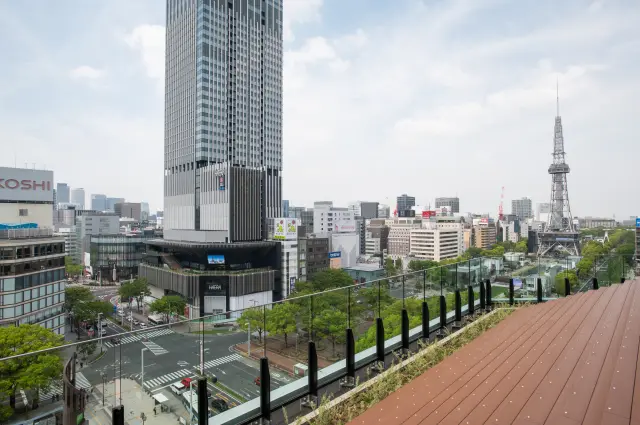 中日大楼屋顶可一览荣街景