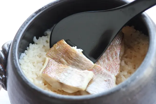 釜炊き鯛めしは2人前から注文可能