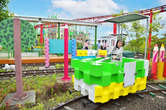 カラフルなトロッコがかわいい