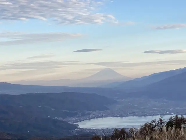 諏訪湖や南アルプス、富士山をパノラマで一望できる