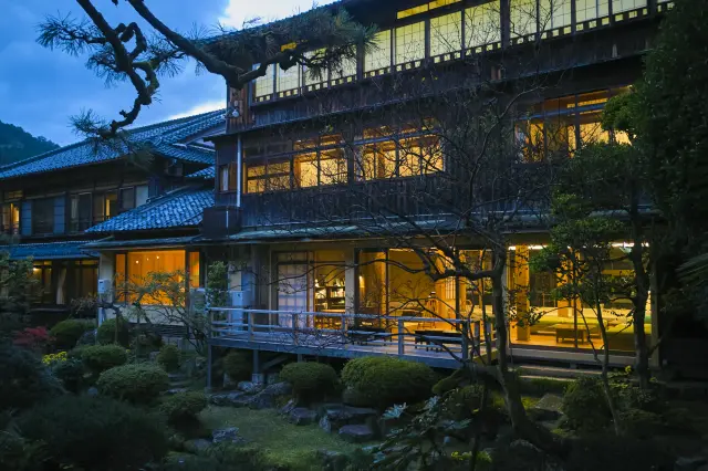 昭和初期に造られた木造建築は趣深い三階建て