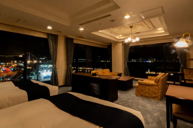 角部屋で関門海峡が一望できるデラックスツイン