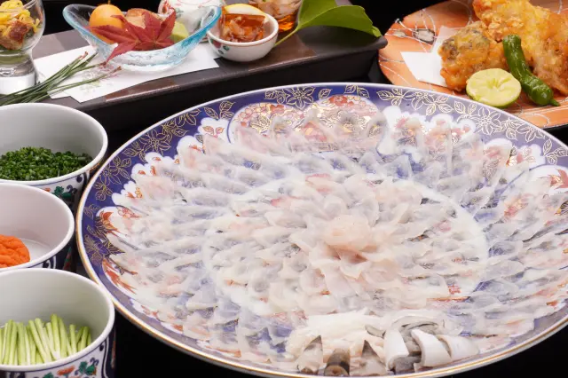 関門の海の幸「ふく料理」も味わえる