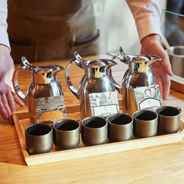 産地や味の違いを飲み比べできる「ロースタリーフライト」
