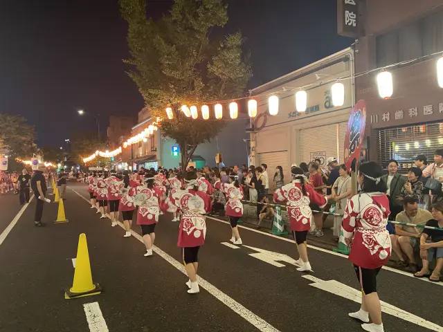 市内中心部商店街が賑わう初日