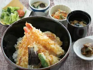 デザート＆コーヒーが付くランチの「季節の天丼」