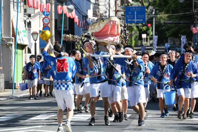 賑やかなパレードも見どころ