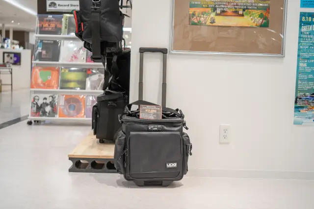 Record bags that can be carried onto airplanes