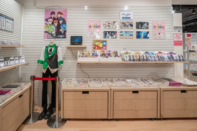 POP UP exhibitions regularly feature free panel displays and costume exhibitions