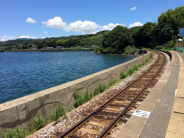 目の前には穏やかな大村湾が広がっている