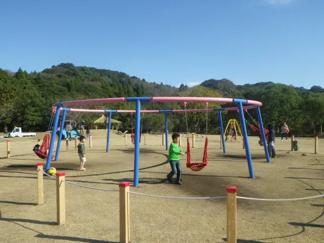 遊具が充実するアスレチックひろば