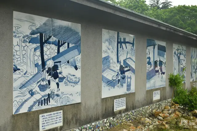 窯場の風景や陶工たちの営みを描いた陶壁画