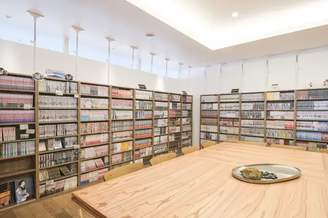 約1万冊をストックする「MANGA Library」