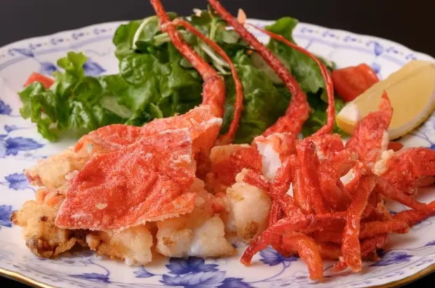 丸ごと全部食べることができる「幻の脱皮伊勢海老のバター焼」