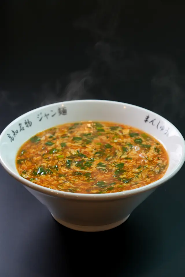 名物のジャン麺は一度食べればクセになると評判