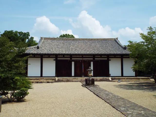 天平建築を今に伝える国宝・本堂