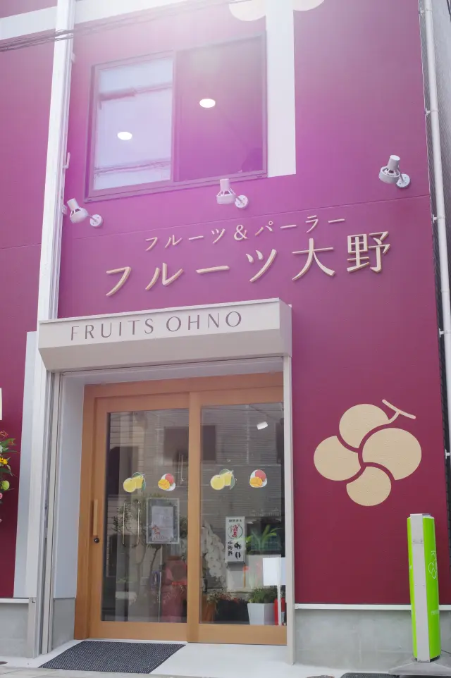 「ニシタチ」の愛称で親しまれる繁華街・西橘通りのそばに店を構える