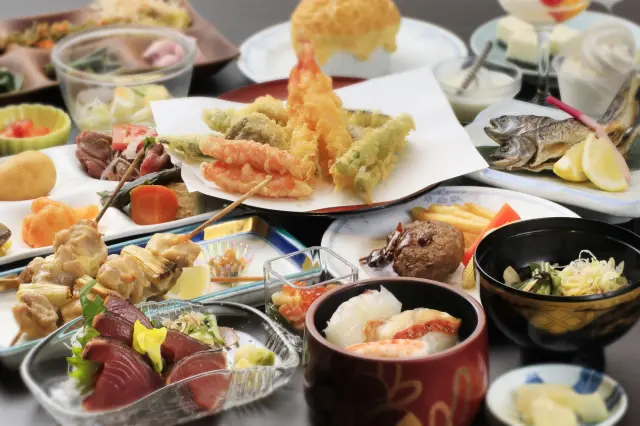 県内各地の恵みを一堂に集めたバイキングメニュー
