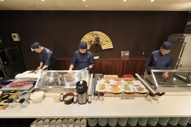 ライブキッチンからは出来立ての逸品を提供