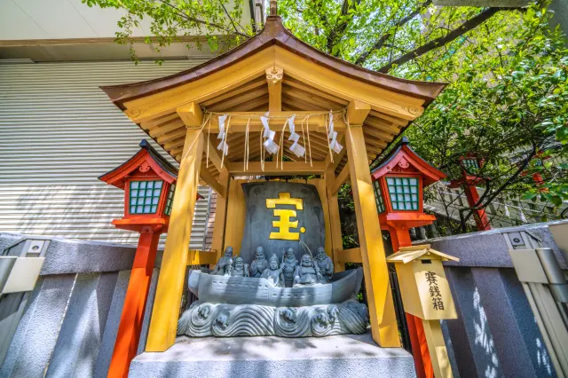 周辺には七福神を祀る神社が点在