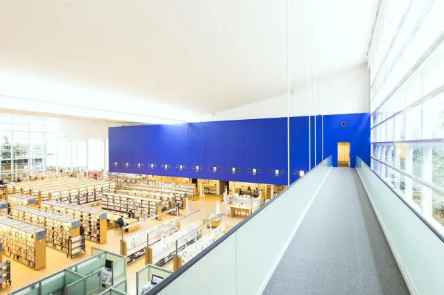 山口市立中央圖書館，也提供CD與DVD借閱