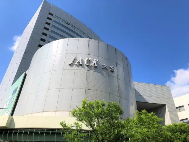 都会の中心に立地するプラネタリウム施設