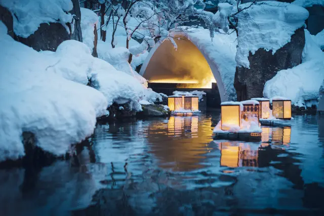 雪景色など、季節の風景を楽しみつつ入浴できる