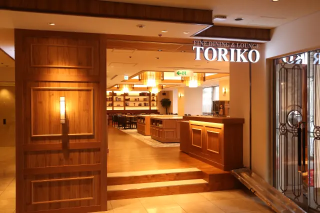 1階の「FINE DINING ＆ LOUNGE ”TORIKO”」では朝食が楽しめる