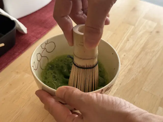 お茶を点てて飲める